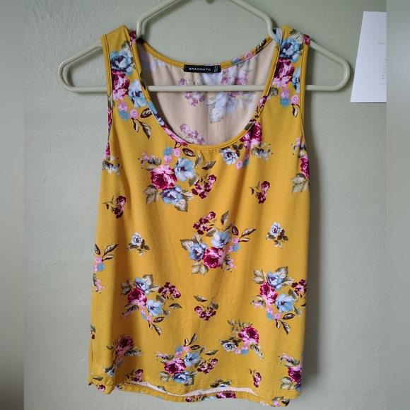 Staccato Tops - ☀️5/$25☀️ Staccato Women's Medium Yellow Floral Sleeveless Blouse